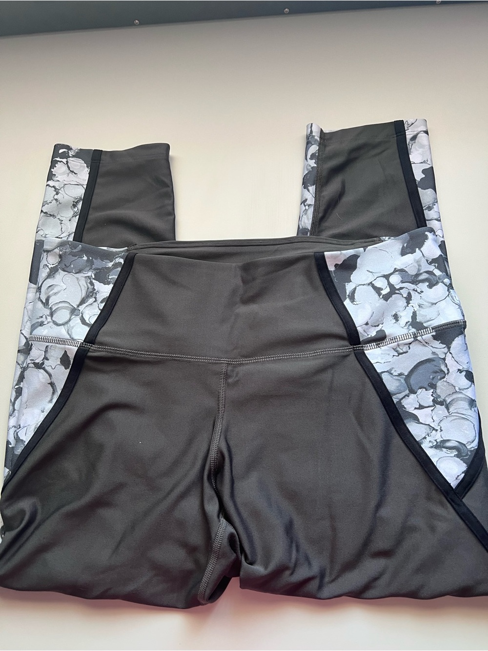 Under Armour HeatGear Compression Leggings Black Gray Floral Print Size XL